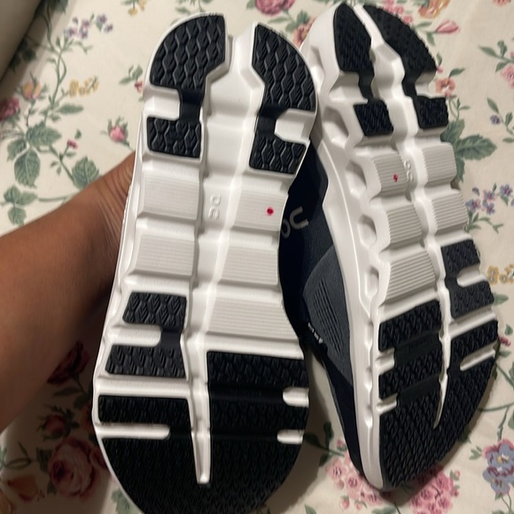 Cloudrunner sizeUS 7 - Picture 8 of 10